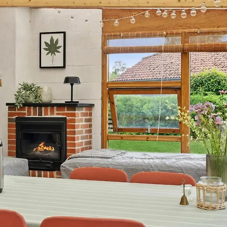 3 Bedroom Stunning In Vaeggerlose Dom wakacyjny Bøtø By