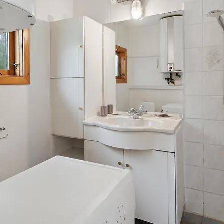 3 Bedroom Stunning In Vaeggerlose Dom wakacyjny Bøtø By